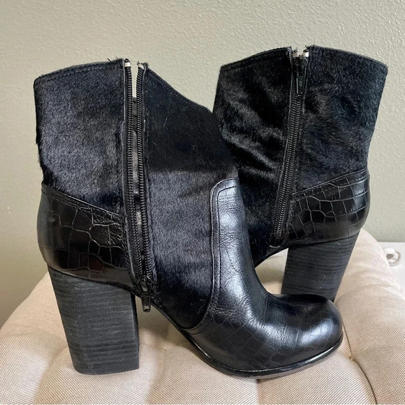 Vince Camuto Bennie Ankle Boots - Picture 6 of 7